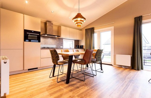 Avenhorn Chalet De Esquí | ✓ Leijhoeve at Park Westerkogge ✓ Holiday home for 6 people ✓ Located in Berkhout (North Holland) ✓ Waterfront holiday resort ✓ Book directly at the resort