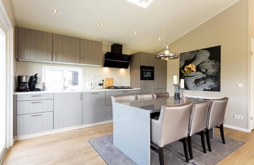 Beekbergen-Zuid Chalet De Esquí | ✓ Leijhoeve at Recreatiepark Beekbergen ✓ Holiday home for 4 persons ✓ Located in Beekbergen (Gelderland) ✓ Holiday park on the Veluwe ✓ Book directly through the park