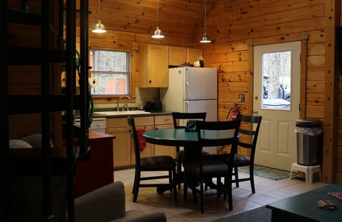 Bellaire Cabina | Leister Kabine in the Woods