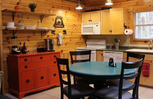 Bellaire Cabina | Leister Kabine in the Woods