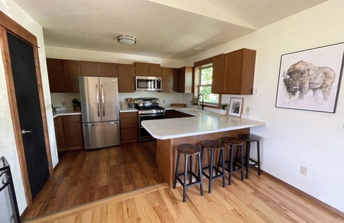 Emigrant Casa | Leisure on Leo! | 5 Bed, 2 Bath