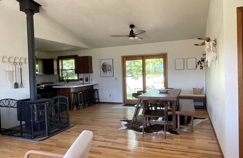 Emigrant Casa | Leisure on Leo! | 5 Bed, 2 Bath