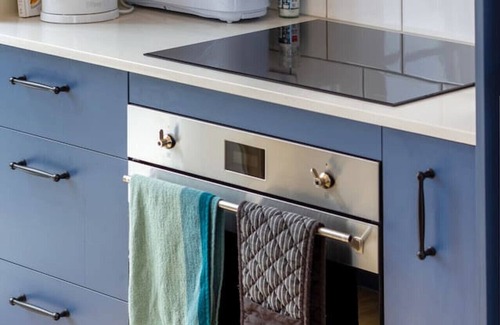 Sydenham Casa | Leitch Cottage with carpark