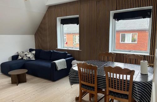Herning Apartamento | Lejlighed med højt til loftet