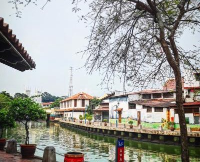 Bandar Melaka Casa | LEJU 21 樂居 Explore Malacca from a riverside house