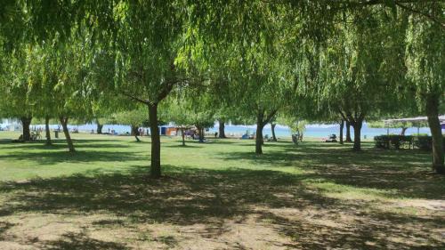 Balatonlelle Apartamento | Lellei vízparti apartman homokos strandnál
