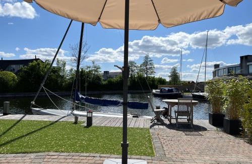 Lemmer Casa | Lemmer House - Luxe familiehuis aan het water