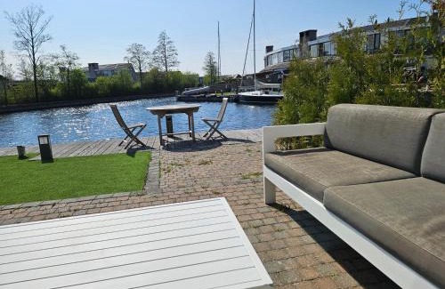 Lemmer Casa | Lemmer House - Luxe familiehuis aan het water