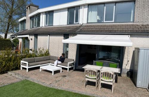 Lemmer Casa | Lemmer House - Luxe familiehuis aan het water
