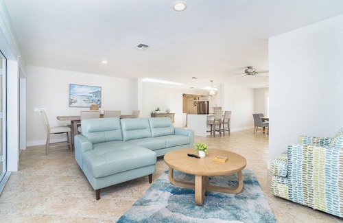 Point of Pines Casa | Lemon Bay Retreat-Boat/Jet Ski Hoist!