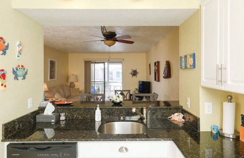 Grove City Condominio | Lemon Bay Waterfront Condo w Patio