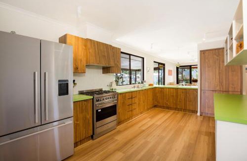 Callala Beach Casa | Lemon Drop - Short Walk to Beach