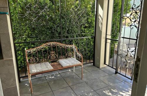 Franschhoek Casa | Lemon Tree Cottage a Charming 3 Bedroom Self-catering house