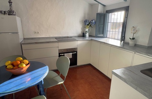 Olvera Casa | Lemon Tree Patio, Andalusian Traditional Cottage in the heart of Olvera