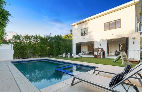 Sherman Oaks Villa | Lemona - Sherman Oaks Villa with Pool and Office