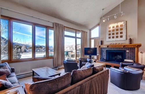 Lakeside Village Condominio | Lenawee 1735