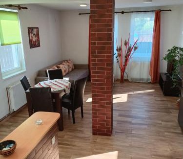 Miercurea-Ciuc Apartamento | Lend apartman in the garden