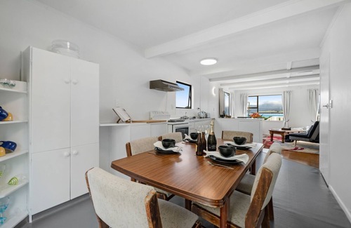 Palliser Bay Casa | Lendale Bach - Lake Ferry Holiday Home