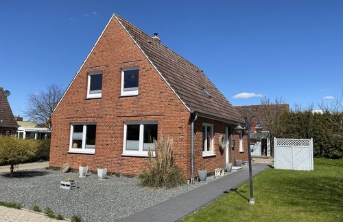 Wesselburen Casa | Leni - 2 Duschbäder, Wintergarten mit Kamin, Terrasse, Grill, 2 Stellplätze