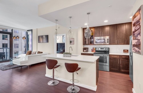 Lenox Apartamento | Lenox Mall High Rise - City View & Unique Decor