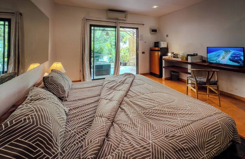 Nai Harn Complejo | Leon Oasis resort: 3 Pool Bungalows on Nai Harn beach road, Rawai, Phuket