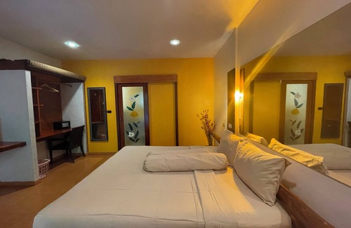 Nai Harn Complejo | Leon Oasis resort: 3 Pool Bungalows on Nai Harn beach road, Rawai, Phuket