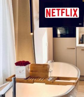 Sanderau Apartamento | Leonardo Würzburg I freistehende Badwanne