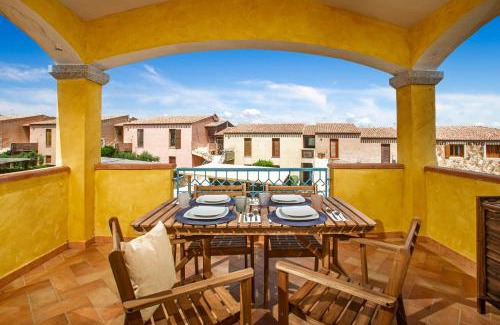 Porto Pozzo Apartamento | LEONE FLAT VII & Private Terrace with SEA VIEW