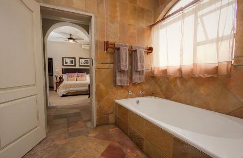 Centurion Cama Y Desayuno | Leopardsong Manor