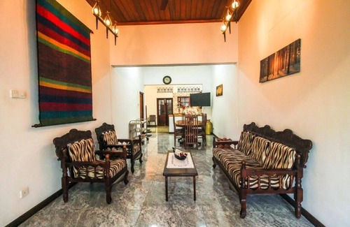 Mount Lavinia Casa | Leos Home Stay