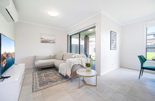 Leppington Casa | Leppington 5Br house near train and shopping