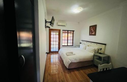 Kimberley Casa | Leruo's Guest House