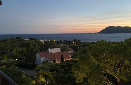 Saint-Mandrier-sur-Mer Apartamento | [Les 2 frères] Panoramic sea view + solarium + pools + air conditioning