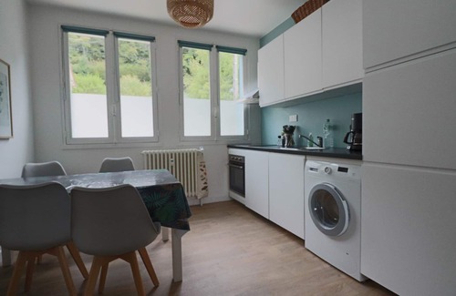 La Bourboule Apartamento | Apartamento 'Les Agapanthes' con vistas a la montaña y Wi-Fi