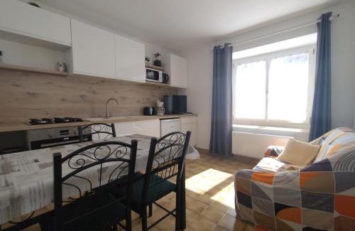 Besse-en-Chandesse Apartamento | Les Appartements de Johann