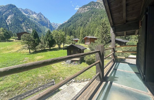 Saleinaz Apartamento | Les Brimbelles" apartment in semi-detached chalet