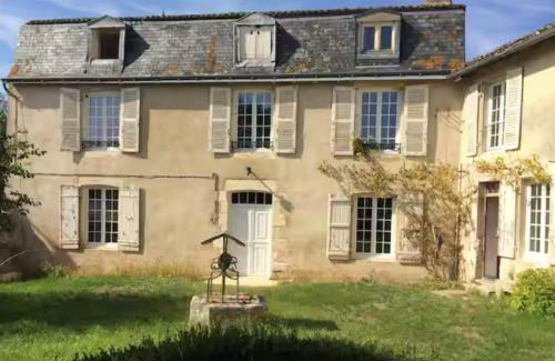 Chasseneuil-du-Poitou Cama Y Desayuno | Les Buis, Chambre des Poétesses