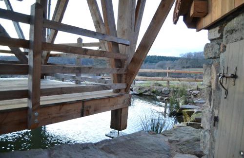 Saint-Sernin-du-Bois Chalet De Esquí | Les cabanes des Fontaines