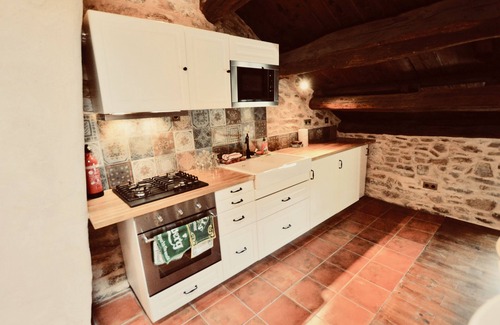 Riols Cabaña | Les Cathares - Rustic and charming gite with panoramic mountain views, immersed in beautiful nature