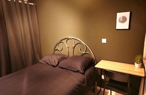La Faourette Apartamento | Les chambres de Sandrine avec salle d'eau privée dans un appartement en collocation