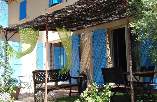 Lorgues Cama Y Desayuno | Les Chardons Bleus