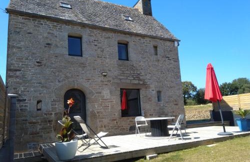 Ploumilliau Casa | Les charmantes pierres percées