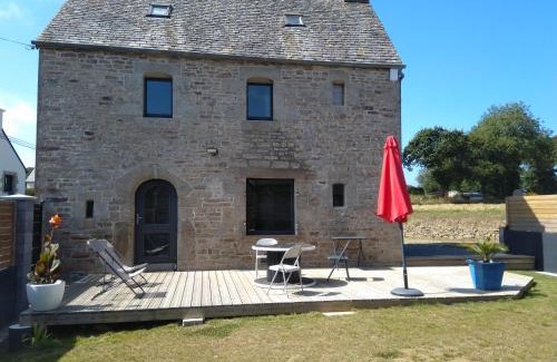 Ploumilliau Casa | Les charmantes pierres percées