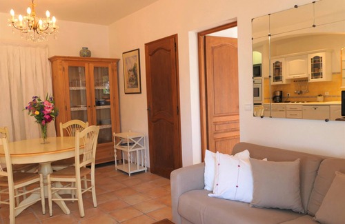 Vence Apartamento | Encantador apartamento en casa provenzal, vistas panorámicas al mar, de 2 a 4 personas.
