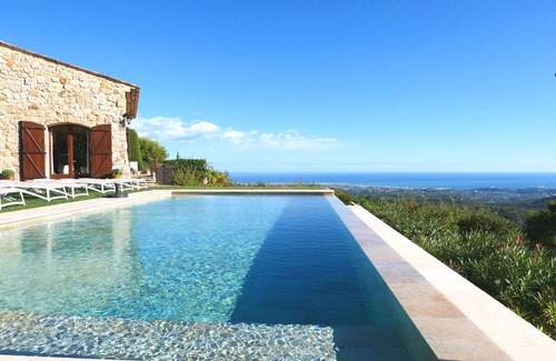 Vence Apartamento | Encantador apartamento en casa provenzal, vistas panorámicas al mar, de 2 a 4 personas.