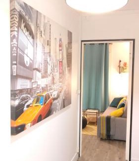 Massy Apartamento | Les Clés du Bonheur by Beds4Wanderlust, 47m2 avec Terrasse privative & Parking-RER B TGV 10min-Orly 20min