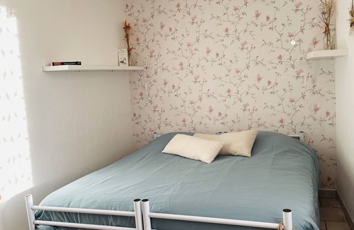 Saint-Julien-d'Arpaon Cama Y Desayuno | Le Moulin-Cama de Matrimonio o Dos Camas-Confortable-Baño con ducha-Vista al ...