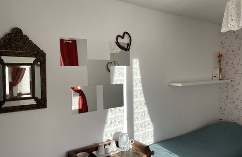 Saint-Julien-d'Arpaon Cama Y Desayuno | Le Moulin-Cama de Matrimonio o Dos Camas-Confortable-Baño con ducha-Vista al ...