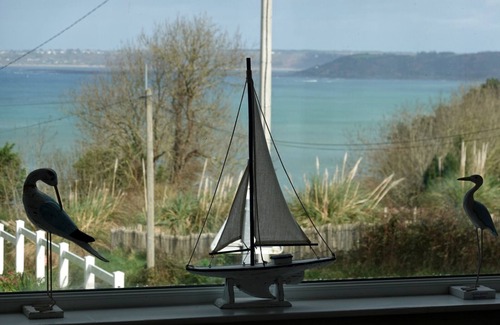 Plestin-les-Greves Apartamento | "LES DAUPHINS sea view 135m2 garden terrace 250m beach
