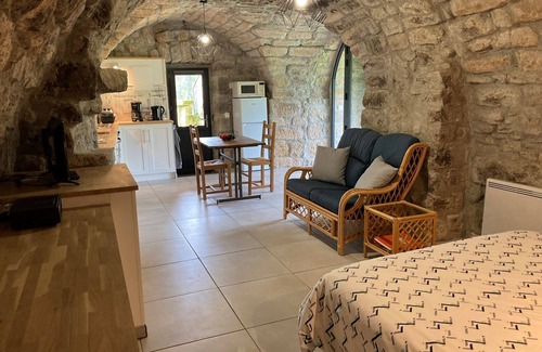 Payzac Apartamento | Les Faysses á Mas de la Giralde. Stone studio in heart of nature. Pool and views